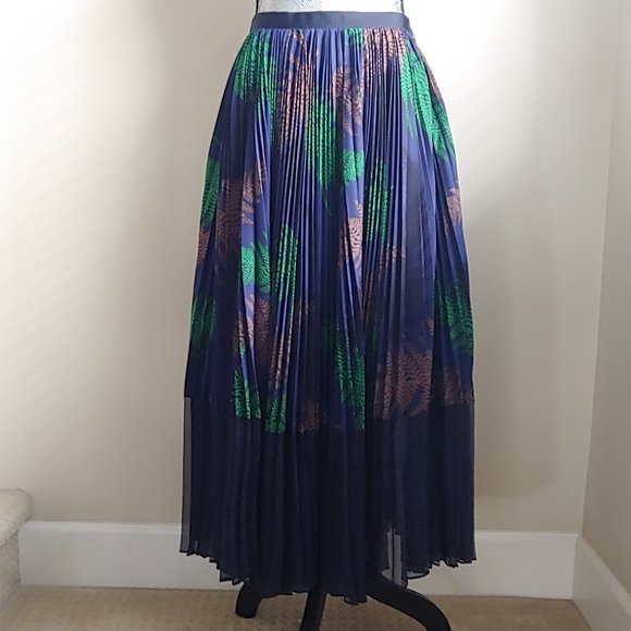 SACAI Pleated Skirt - Picture 1 of 8